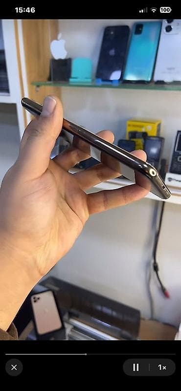 ibhone 11: IPhone 11 Pro, Qızılı, Simsiz şarj — 2