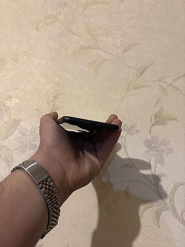 iphone 8 plus ikinci el: IPhone 8 Plus, Qara, Barmaq izi — 7