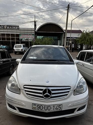 Mercedes-Benz B-Class (W245) – ağ rəngli kompakt minivan/hetçbek