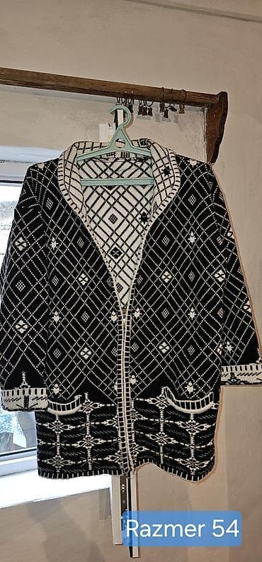 sumqayitda jaket: Qadın kardiqanı – ölçü 54 - Rəng: qara-ağ - Naxış: romb və həndəsi — 1