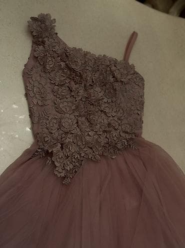 Zərif gecə/libas – pudra/çəhrayı tonlarda - Üst hissə: qabarıq 3D — 3