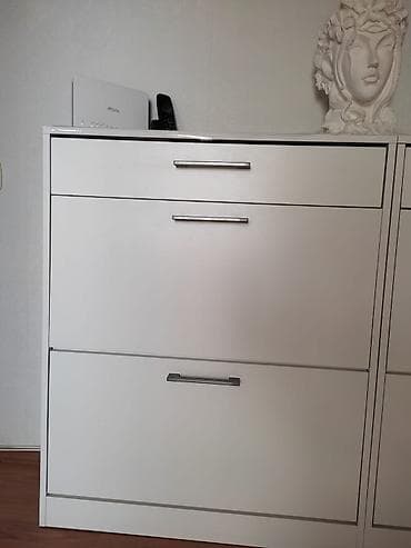 madeyra paltar dolabi: Ağ rəngdə, minimal dizaynlı 2 ədəd modul şkaf dəsti. Xüsusiyyətlər: - — 2