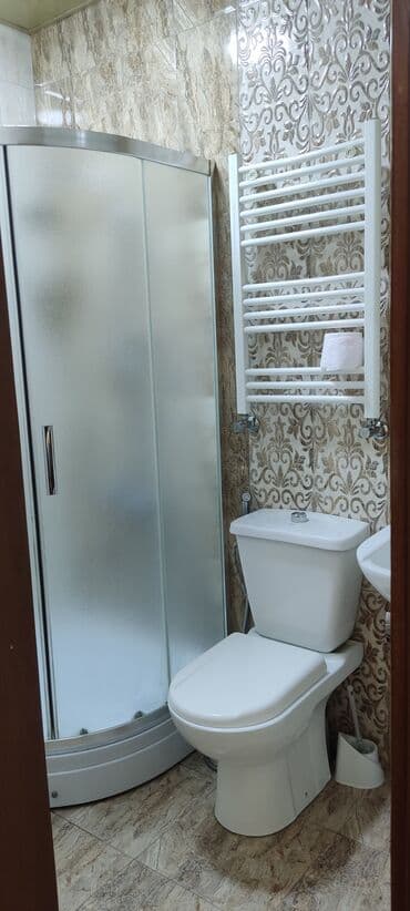 otaq arakesmeleri: Xüsusiyyətlər: İnşaatçılar metro stansiyasına 6 dəqiqəlik yürüş — 8