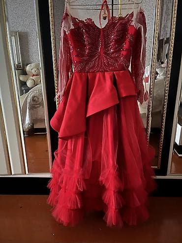 Yenidir 1 defe geyinilib, 350 azna alınıb, 150azna satılır