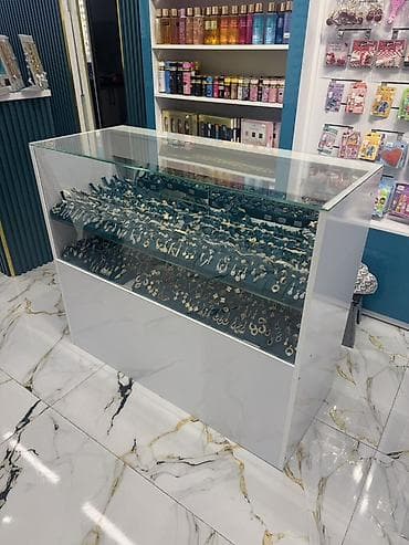 Avadanlığın icarəsi: Vitrin demək olarki heç işlənməyib(klonkası üzərindədir), bir çox sahə — 3