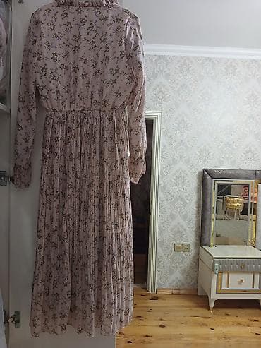 Zərif çiçək naxışlı uzun don - Rəng: açıq pudra/şaftalı tonunda