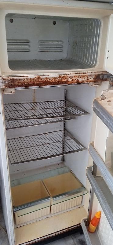 Кухонные плиты и варочные поверхности: Məhsul: İkiqapılı məişət soyuducusu (yuxarıda dondurucu bölmə) — 1