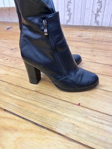 brend qadin ayaqqabilari: Qadınlar üçün qara topuqlu botlar - Material: hamar süni dərini — 3