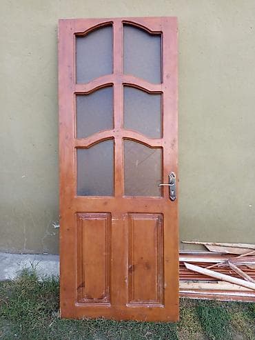 Taxta daxil qapı - Material: təbii taxta (laklı səth), klassik