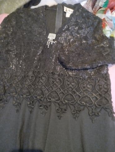 ziyafet geymleri: Məhsul paketi: ayaqqabı və geyim 1) Qırmızı idman ayaqqabıları - — 4