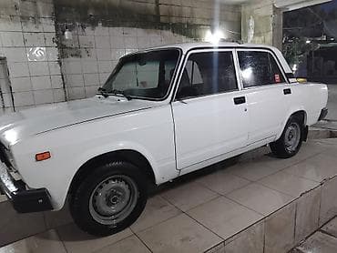 lider disk: VAZ 2107 sedan – klassik ağ rəngdə, 4 qapı, arxa ötürücülü. Xarici: - — 1