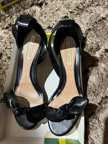 LUTVELIZADE qadın sandal - Rəng: qara - Model: açıq burunlu, nazik