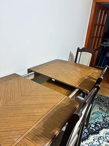 manej yataq: Qonaq otağı üçün, Açılan, Dördbucaq masa, 4 stul — 2