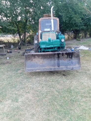 traktor altlıqlı qış çəkmələri: Bu traktor kənd təsərrüfatı işləri üçün uyğundur. Təkərləri mavi — 7