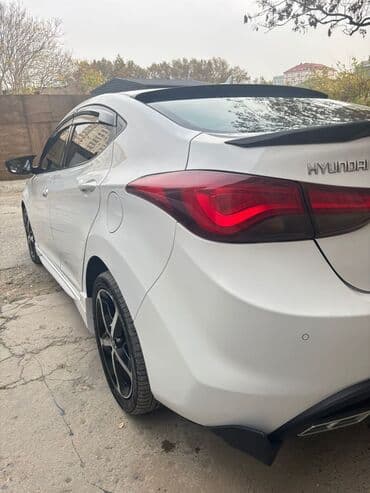 aston martin vanquish 5.9 at: Hyundai Elantra: 1.8 l | 2011 il Sedan — 6