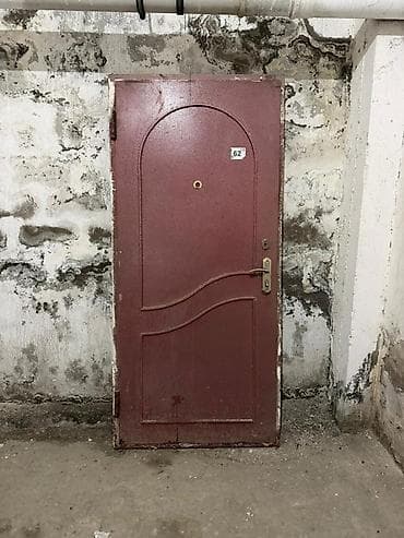 Metal giriş qapısı - Material: metal - Rəng: tünd qırmızı/bordo -