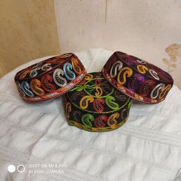 женские вязаные береты: Araxçınlar hər rəng və modeldə. 5-10-15₼ sadə, bəzəkli və fatalı — 11