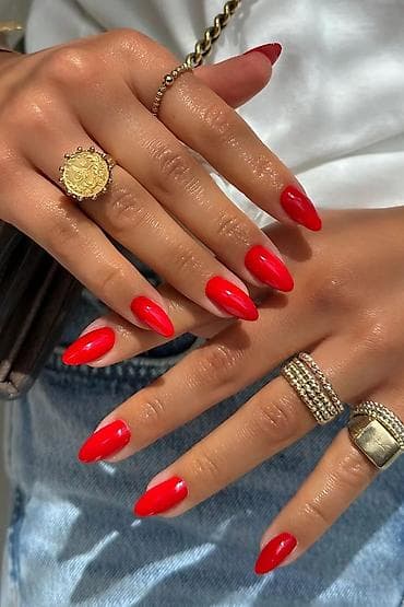 Xidmətlər: Manikür və dırnaq xidməti - Manikur – 5 AZN - Gel-lak – 10 AZN - — 5