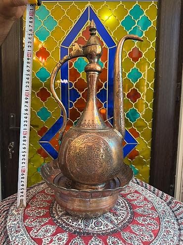 qedim kasa: Misdən hazırlanmış əl işi samovar/qəndil tipli su qabı dəsti isteyen — 1