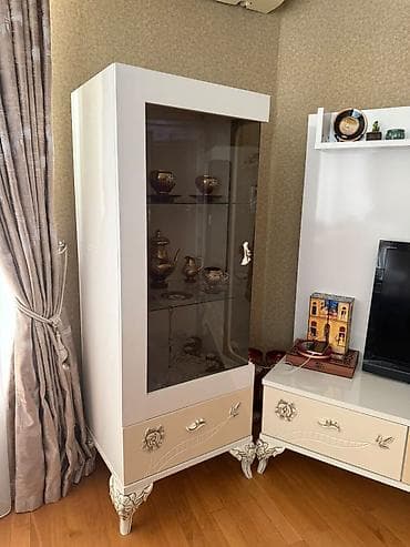 eboksit satilir: Şəkildə olanlar hamısı bir satılır. 500 AZN Televizor və Soyuducu — 2
