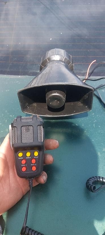 Avtomobil üçün səs siqnal sistemi – megafonlu sirena və mikrofon pulti