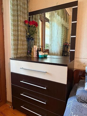 qapi ustu: Yataq otağı üçün şkaf və komod dəsti - Rəng: tünd qəhvəyi və krem — 4