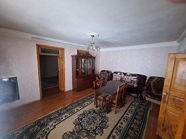 bakida satiliq evler: Kirayə 3 otaqlı ev – Memar Əcəmi m/s‑a 2 dəqiqə, 8 Noyabr m/s‑a 3–4 — 2