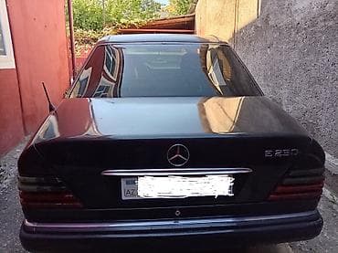Mercedes-Benz 230: 2.3 l | 1992 il Sedan