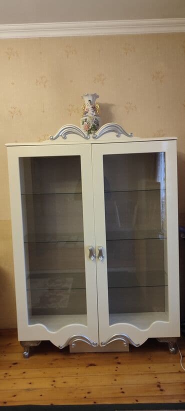 Kia: Стеклянная витрина-шкаф — 4