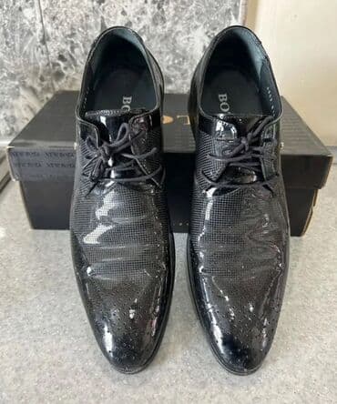 kişi üçün yun şap şaplar: BOTA kişi klassik ayaqqabıları - Rəng: qara, yüksək parlaq səth - Üst — 2