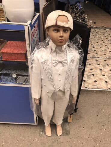 Джинсы и брюки: Sünnət paltarı. Müxtəlif növləri mövcuddur. Qiymət növdən asılı olaraq — 3