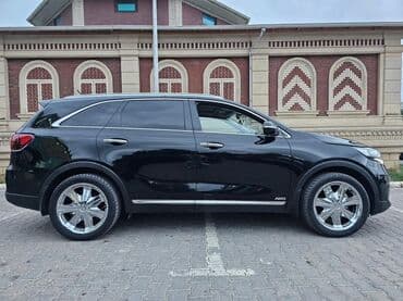 багажник на крышу авто: Kia Sorento – tam ölçülü ailəvi krossover • Kuzov: qara, parlaq xrom — 4