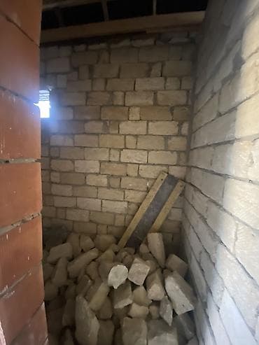 gencede ev: Salam Aleykum. Masazırda, Heydər Əliyev plakatından yuxarı hissədə — 10