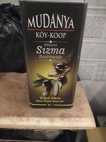 zeytun murebbesi: Zeytun yağı satılır.Turkiyə.Bes litr — 1