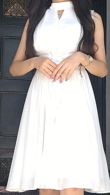 Ağ rəngli zərif qadın donu. 1 dəfə geyilib. - Model: qolsuz, dizə