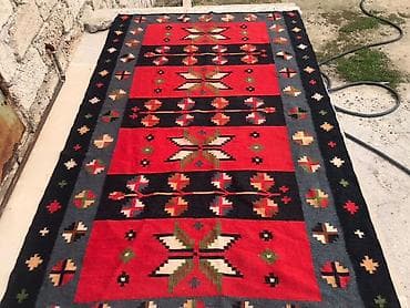 qedimi pullar: Əl toxuması xalça – qırmızı, qara və boz zolaqlı kompozisiya, klassik — 3