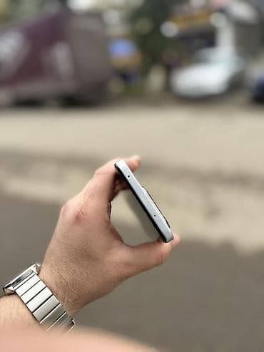 telefon 64 gb: Honor X7d, 256 GB, rəng - Gümüşü, Sensor — 5