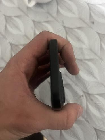 IPhone 15, Qara, Face ID — 4