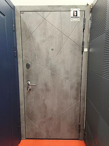 Möhkəm giriş qapısı – müasir beton effekti dizaynı - Material: metal