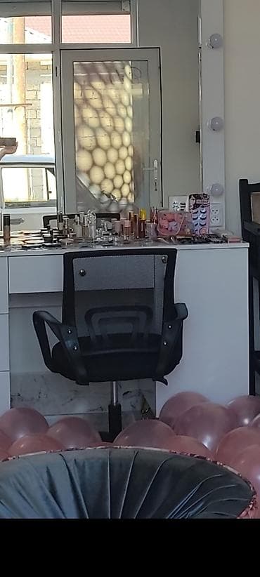 Gözəllik salonu üçün mebel və avadanlıq dəsti - Vizaj stolu: geniş iş