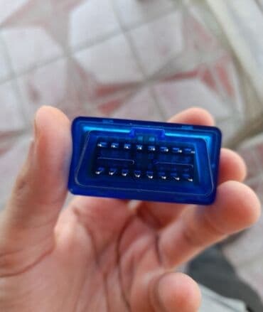 yeşqa mersedes: Şəffaf mavi korpuslu, kiçik və yığcam OBD2 diaqnostik skaner — 2