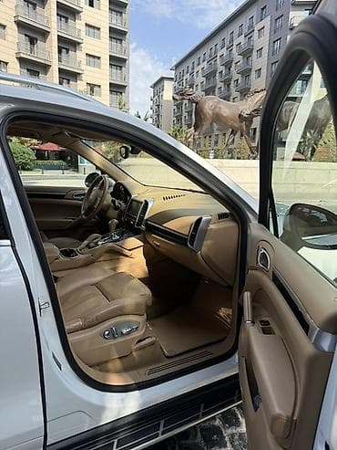 Скупка авто: Porsche Cayenne salonu – bej dəri interyer və yüksək komfort paketləri — 8