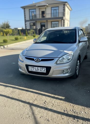 tofaş satış: Hyundai i30 CRDi, gümüşü rəng, hetçbek kuzov. Xüsusiyyətlər: - Dizel — 3