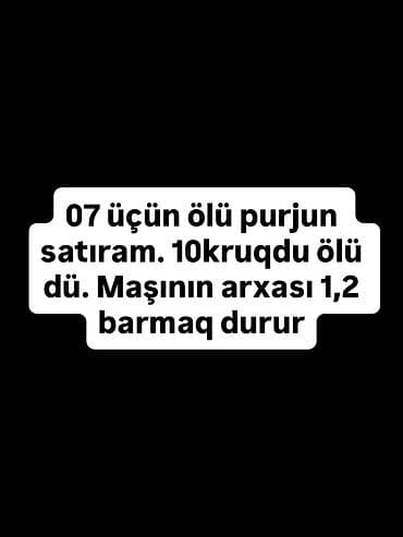 Arxada adam oturanda tamam təkərin üstünə düşür təmiz ölü purjundu