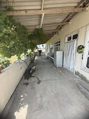 Həyət evləri və villaların satışı: 5 otaqlı, 1750 kv. m, Orta təmir — 4