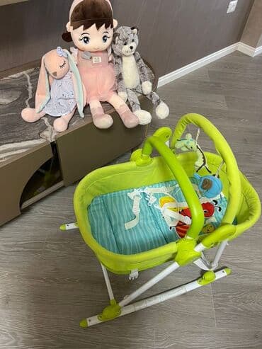 шезлонг детский: Uşaq beşiyi.200 aznden yuxari alinib.Ela veziyyetdedir. 3 cur olur.Hem — 5