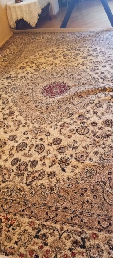 Ковролин: Klassik naxışlı xalça yuyulub
250x350 — 2