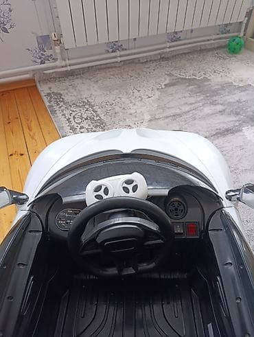 Uşaq üçün elektrikli maşın – sport kupe dizaynı, ağ-qara korpus