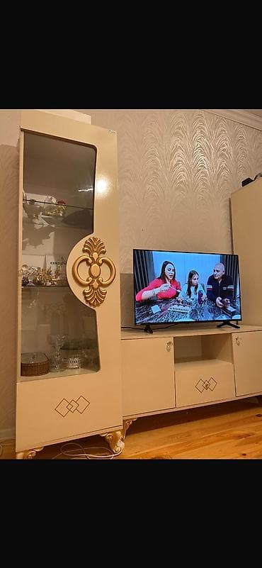 Qonaq otağı mebel dəsti ünvan Xırdalan Tərkibi: - 2 vitrindən ibarət — 5