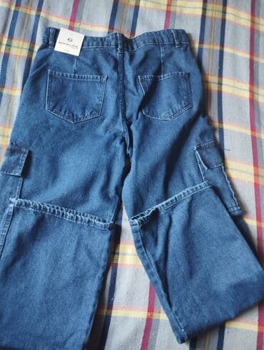 qadınlar üçün qısa cinslər: Yeni qadın şalvarları. Öndə, arxada və yanlarda M ciblər Etiketi ilə — 3